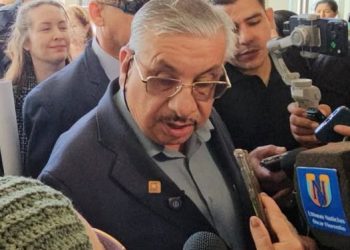 Presidente del IPS recibe reclamos de pacientes oncológicos y promete mejoras en CDE