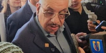 El presidente del IPS recibe reclamos de pacientes oncológicos y promete mejoras en CDE