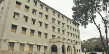 Cámara de Apelaciones revoca permiso laboral a excomisario condenado y sienta precedente sobre la prisión domiciliaria