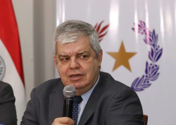 Riera aborda la incautación de armas en poder de policía y responde a críticas desde el Congreso
