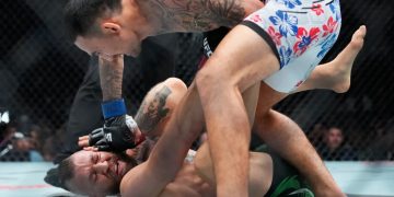 Conor McGregor sufre una grave lesión en su regreso y cae ante Max Holloway
