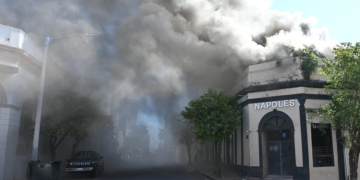 Incendio en el microcentro fue controlado tras consumir el 80 % de conocida discoteca