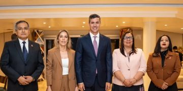 Santiago Peña aboga por la integración regional en la asunción de Keiko Fujimori en Perú