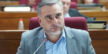 Senador anuncia que no asistirá al informe del presidente y critica que prefiera rendir primero cuentas a su partido