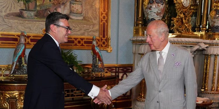 Asume nuevo primer ministro del Reino Unido y promete nuevo modelo económico