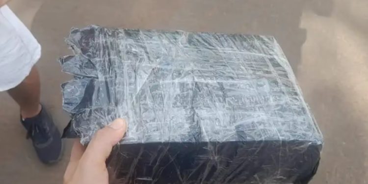 Estudiantes brasileños pagaron millones por adelgazante y recibieron un pedazo de ladrillo