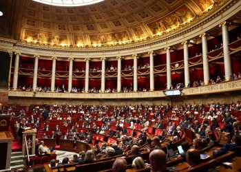 Francia aprueba la prohibición del acceso a redes sociales para menores de 15 años