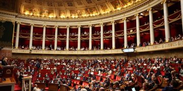 Francia aprueba la prohibición del acceso a redes sociales para menores de 15 años