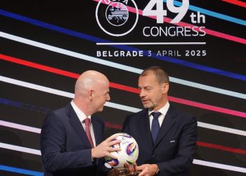 Las 55 federaciones de la UEFA acuerdan no participar de ningún torneo de la FIFA tras la propuesta de privatización comercial de Infantino