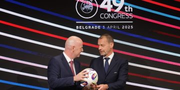 Las 55 federaciones de la UEFA acuerdan no participar de ningún torneo de la FIFA tras la propuesta de privatización comercial de Infantino