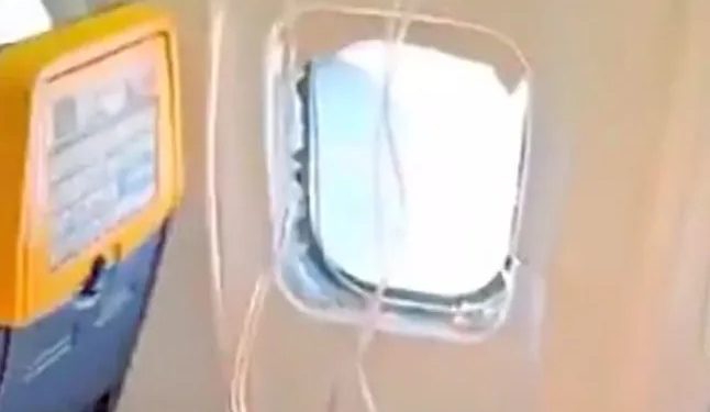 Ventanilla se rompió en pleno vuelo y un pasajero fue parcialmente succionado hacia el exterior