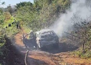 Roban millonaria carga de celulares y queman una camioneta en CDE