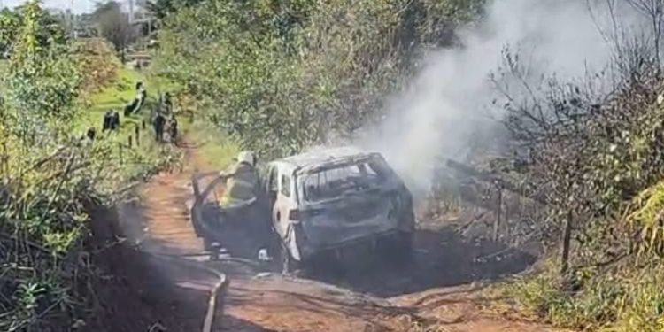 Roban millonaria carga de celulares y queman una camioneta en CDE