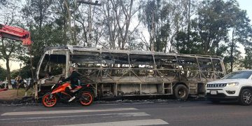Incendio consumió bus en Villarrica