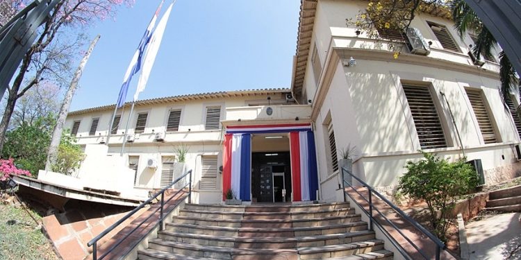 Juez ordena al Ministerio de Salud la provisión inmediata de costoso medicamento y cobertura integral para paciente