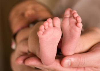 Familia denuncia presunta negligencia médica tras muerte de recién nacida en Hospital de Barrio Obrero