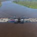 Histórico paso en el Puente de la Bioceánica con el inicio de las tareas de cierre central