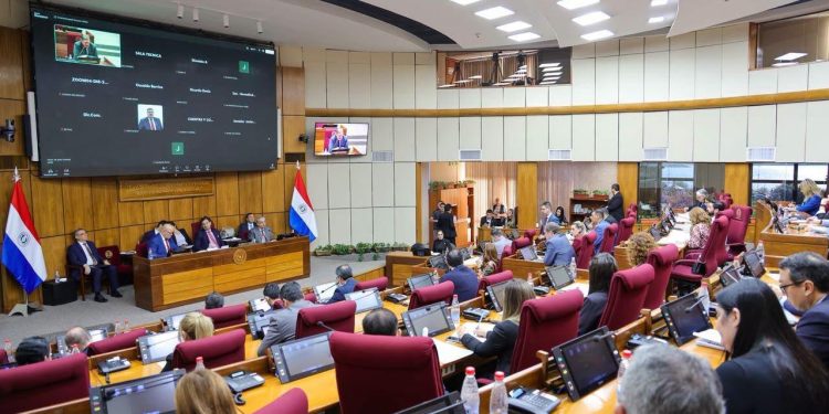 Comisiones del Senado dictaminan en contra de declarar en emergencia al IPS