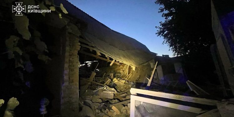 Nuevos ataques rusos dejan al menos 8 muertos y decenas de heridos en Ucrania