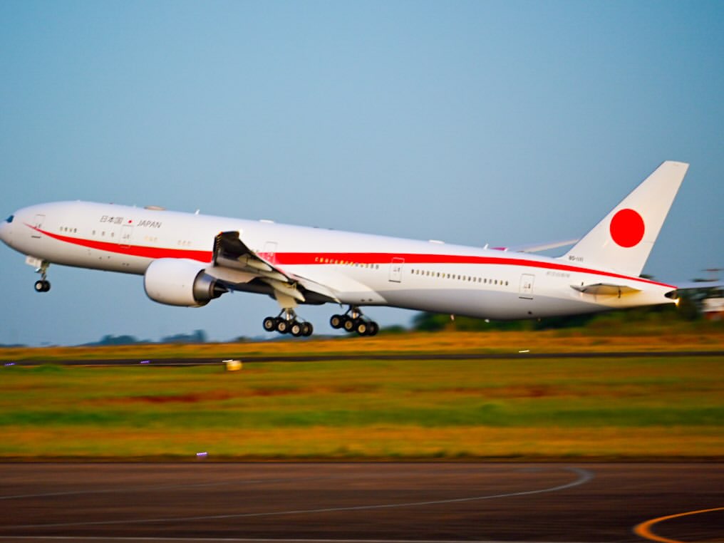 Aterriza un Boeing 777 de la Fuerza Aérea de Japón en el Aeropuerto Guaraní como preparación para la visita de la familia real
