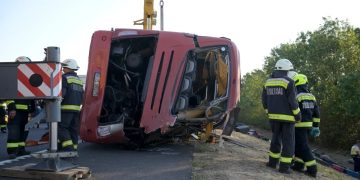 Accidente de autobús deja 12 muertos y varios heridos en Hungría