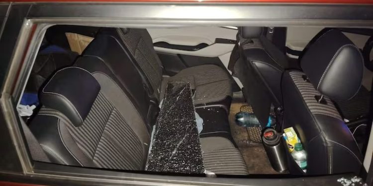 Tortoleros atacan vehículos estacionados en barrio de Asunción