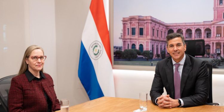 Ejecutivo oficializa a Liana Caballero para un nuevo periodo en el Directorio del BCP