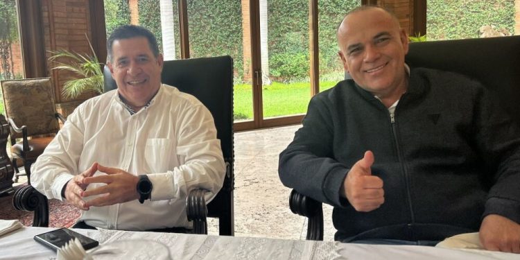 Basilio Núñez propone que Horacio Cartes vuelva a encabezar la lista de senadores de la ANR