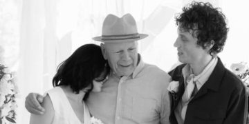 Bruce Willis reaparece públicamente en el casamiento de su hija