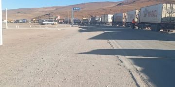 Más de 140 camioneros permanecen varados en el Paso de Jama por demoras en controles chilenos