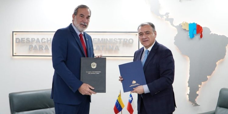 Chile y Venezuela oficializan retorno de las relaciones consulares