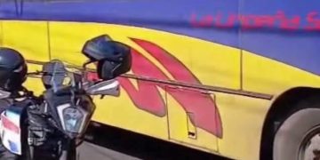 Niña resulta herida tras choque entre dos buses en Fernando de la Mora