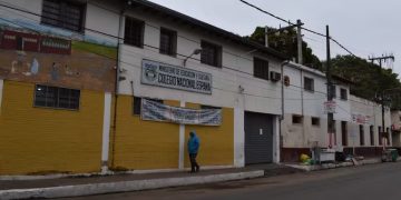 Adolescente resulta herida durante supuesta riña entre estudiantes en San Lorenzo