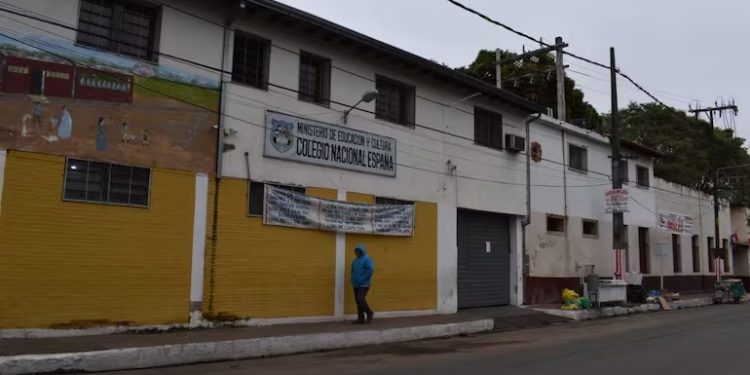 Adolescente resulta herida durante supuesta riña entre estudiantes en San Lorenzo