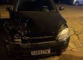 Conductor alcoholizado choca contra un camión estacionado y derriba una columna en Ciudad del Este