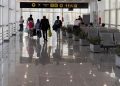 Migraciones inadmite a tres viajeros tras detectar antecedentes e inconsistencias