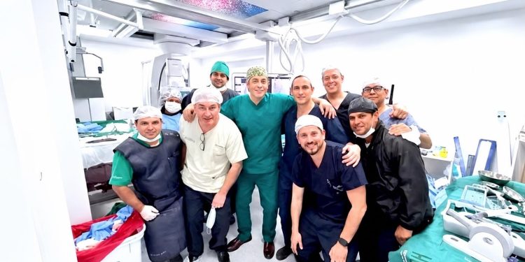 Realizan implante percutáneo de válvula mitral en paciente de 81 años en el Hospital San Jorge
