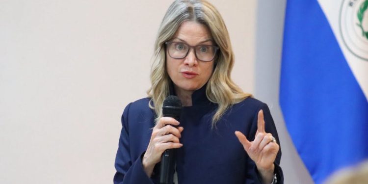 Ejecutivo propone a Estefanía Laterza para Embajada paraguaya en Washington