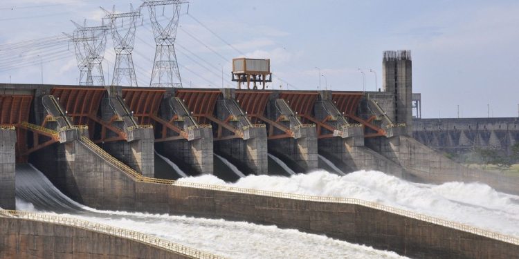 Energía barata y abundante ya no están garantizadas para Paraguay, dicen expertos