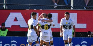 Olimpia remonta para vencer a Cerro Porteño y adueñarse una vez más del superclásico