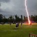 Futbolista murió tras ser alcanzado por un rayo en pleno partido