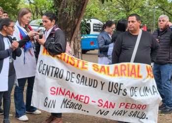 Médicos iniciarion huelga nacional reclamando desprecarización, reajuste salarial e insumos