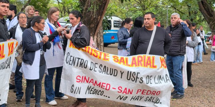 Médicos iniciarion huelga nacional reclamando desprecarización, reajuste salarial e insumos