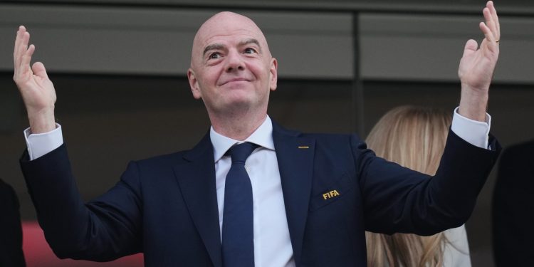 La federación neerlandesa pide una cumbre mundial para debatir el futuro de la FIFA y retira su apoyo a Infantino