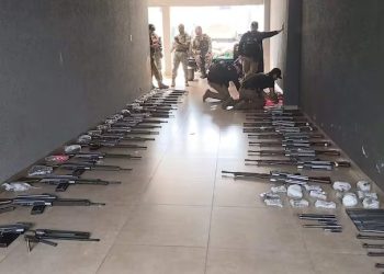 Incautan 30 fusiles ocultos entre víveres en una vivienda de Pedro Juan Caballero