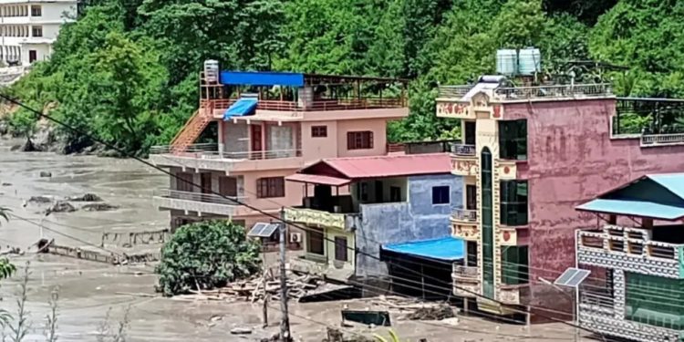Centenares de muertos y desaparecidos tras inundaciones entre Nepal y el Tíbet