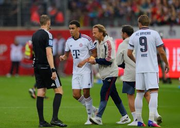 El inicio de temporada de la estrella del Bayern, Jamal Musiala, está en duda tras dos colapsos en dos partidos