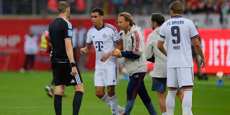 El inicio de temporada de la estrella del Bayern, Jamal Musiala, está en duda tras dos colapsos en dos partidos