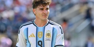 El Barcelona está preparando una nueva oferta por Julián Álvarez