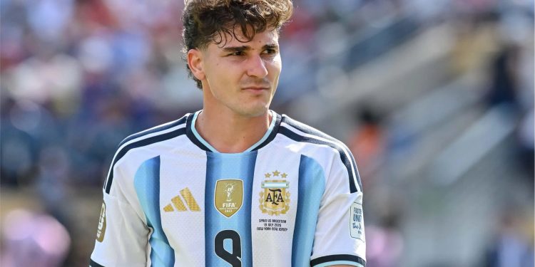 El Barcelona está preparando una nueva oferta por Julián Álvarez
